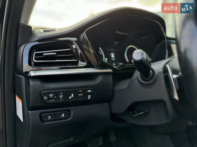Серый Киа Niro, объемом двигателя 0 л и пробегом 117 тыс. км за 19300 $, фото 7 на Automoto.ua
