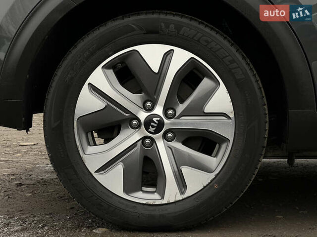 Серый Киа Niro, объемом двигателя 0 л и пробегом 107 тыс. км за 20903 $, фото 18 на Automoto.ua