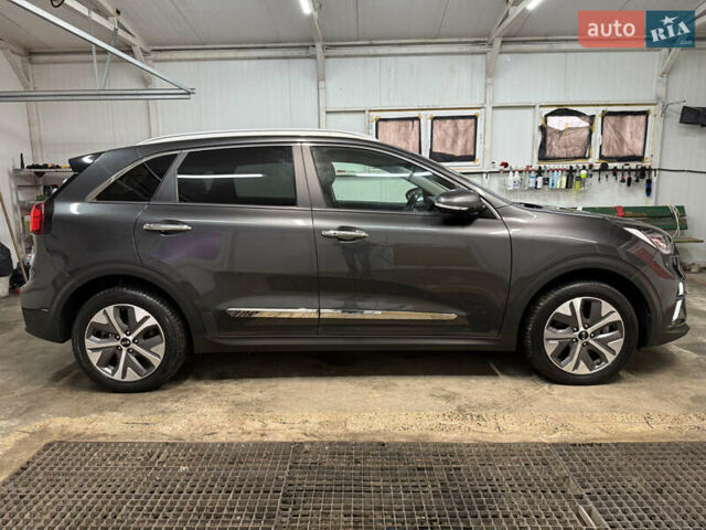 Сірий Кіа Niro, об'ємом двигуна 0 л та пробігом 97 тис. км за 22900 $, фото 21 на Automoto.ua