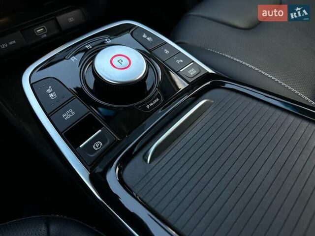 Серый Киа Niro, объемом двигателя 0 л и пробегом 54 тыс. км за 23900 $, фото 66 на Automoto.ua