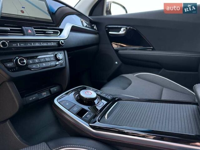 Сірий Кіа Niro, об'ємом двигуна 0 л та пробігом 37 тис. км за 23600 $, фото 71 на Automoto.ua