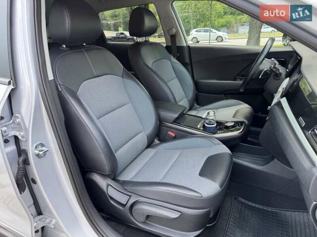 Серый Киа Niro, объемом двигателя 0 л и пробегом 96 тыс. км за 18999 $, фото 22 на Automoto.ua