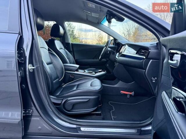 Киа Niro 2021 в Бердичеве на Automoto.ua Серый Киа Niro, объемом двигателя 0 л и пробегом 82 тыс. км за 19250 $, фото 76 на Automoto.ua