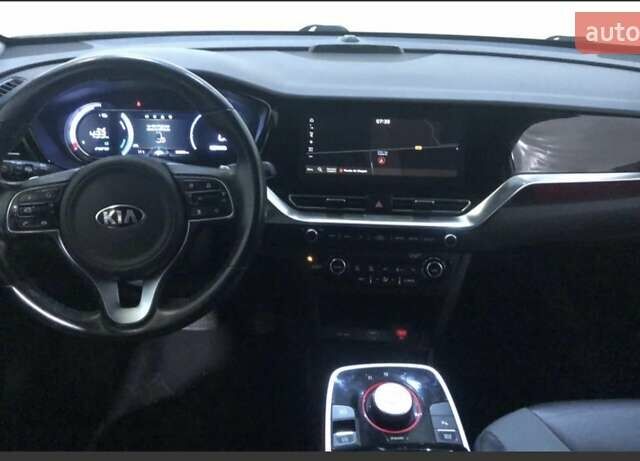 Серый Киа Niro, объемом двигателя 0 л и пробегом 96 тыс. км за 18999 $, фото 44 на Automoto.ua
