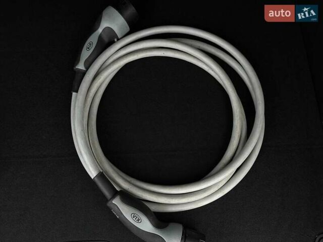Серый Киа Niro, объемом двигателя 0 л и пробегом 62 тыс. км за 23600 $, фото 82 на Automoto.ua
