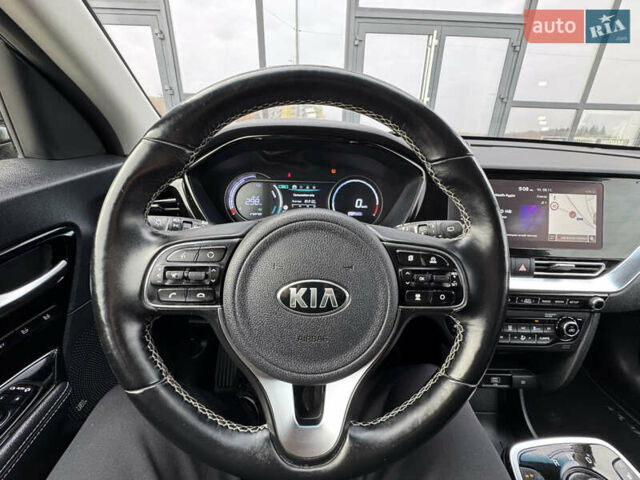 Серый Киа Niro, объемом двигателя 0 л и пробегом 147 тыс. км за 18450 $, фото 67 на Automoto.ua