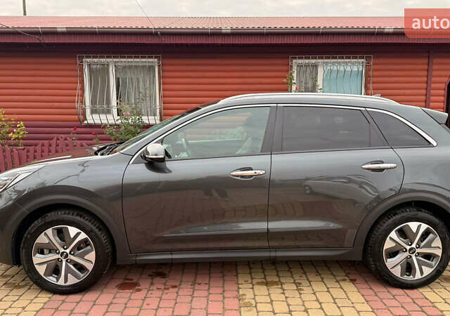 Серый Киа Niro, объемом двигателя 0 л и пробегом 88 тыс. км за 19700 $, фото 8 на Automoto.ua