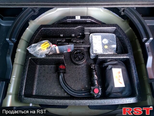 Серый Киа Niro, объемом двигателя 0 л и пробегом 72 тыс. км за 22000 $, фото 4 на Automoto.ua