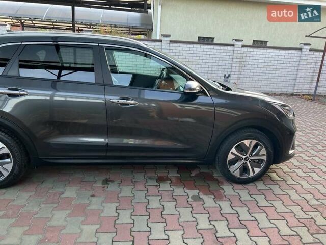 Серый Киа Niro, объемом двигателя 0 л и пробегом 106 тыс. км за 21700 $, фото 5 на Automoto.ua