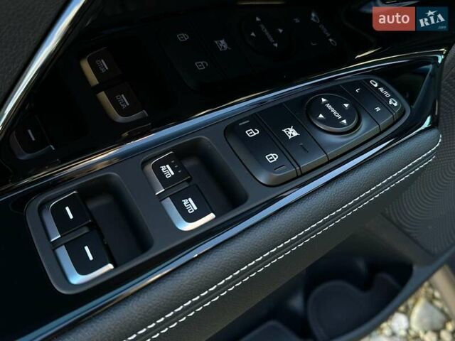 Серый Киа Niro, объемом двигателя 0 л и пробегом 54 тыс. км за 23900 $, фото 6 на Automoto.ua