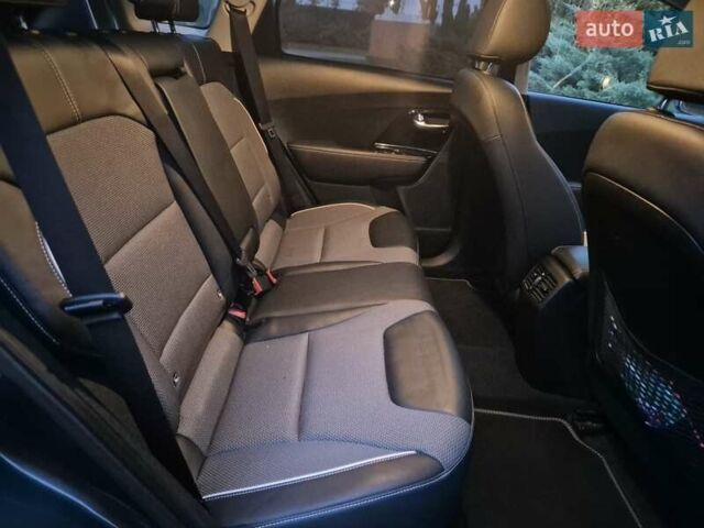 Серый Киа Niro, объемом двигателя 0 л и пробегом 79 тыс. км за 20450 $, фото 17 на Automoto.ua