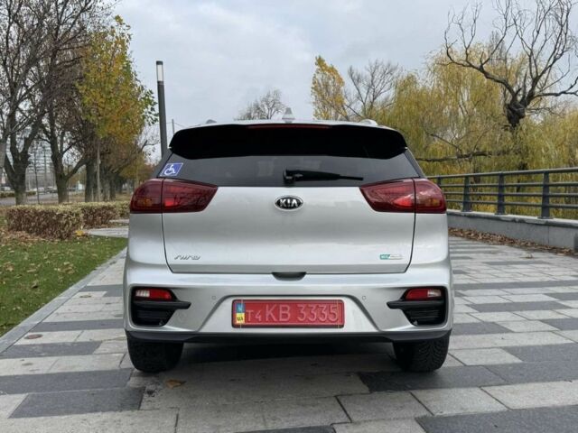 Сірий Кіа Niro, об'ємом двигуна 2 л та пробігом 101 тис. км за 19300 $, фото 2 на Automoto.ua