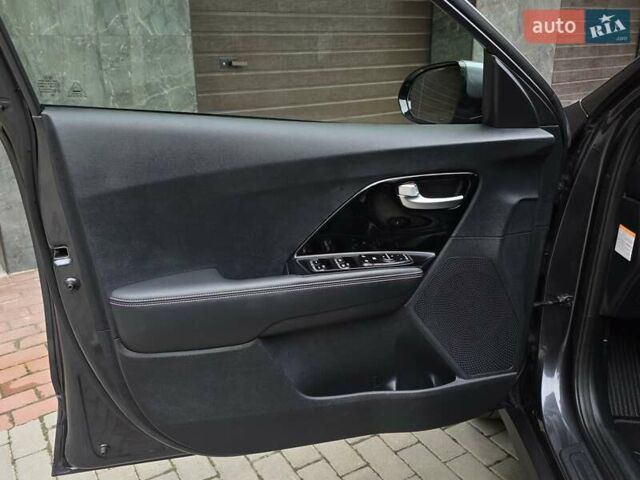 Серый Киа Niro, объемом двигателя 0 л и пробегом 153 тыс. км за 17950 $, фото 20 на Automoto.ua