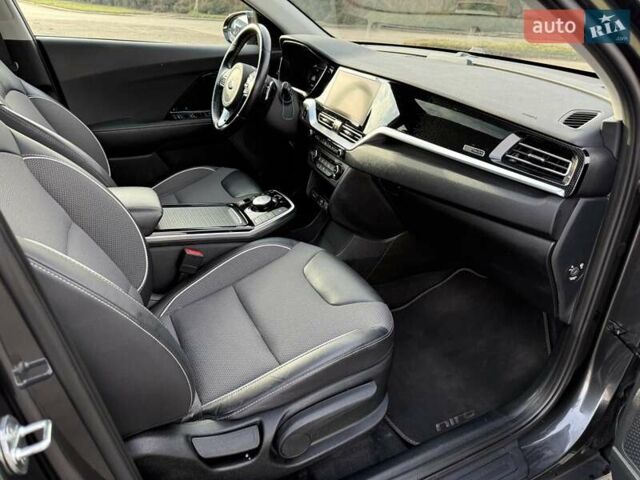 Сірий Кіа Niro, об'ємом двигуна 0 л та пробігом 88 тис. км за 21700 $, фото 33 на Automoto.ua