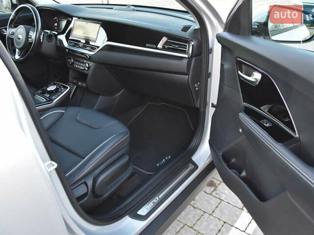 Серый Киа Niro, объемом двигателя 0 л и пробегом 23 тыс. км за 24590 $, фото 18 на Automoto.ua