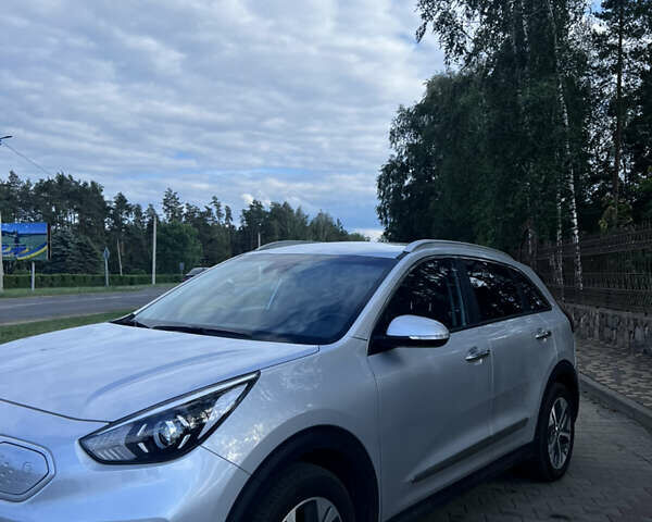 Серый Киа Niro, объемом двигателя 0 л и пробегом 102 тыс. км за 19200 $, фото 2 на Automoto.ua