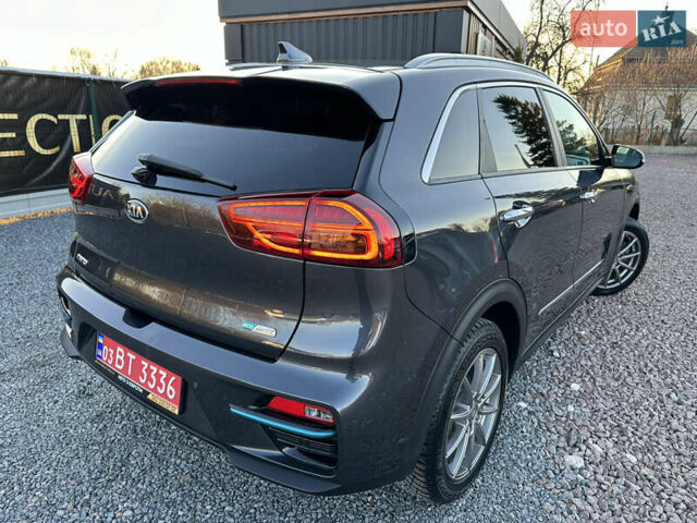 Серый Киа Niro, объемом двигателя 0 л и пробегом 55 тыс. км за 18899 $, фото 17 на Automoto.ua