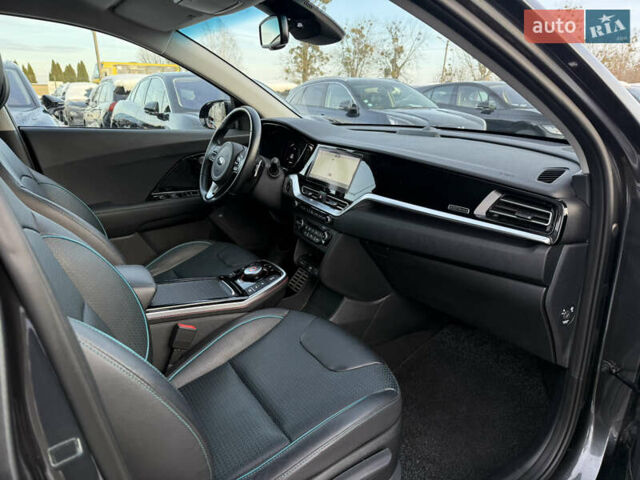 Сірий Кіа Niro, об'ємом двигуна 0 л та пробігом 97 тис. км за 22900 $, фото 92 на Automoto.ua