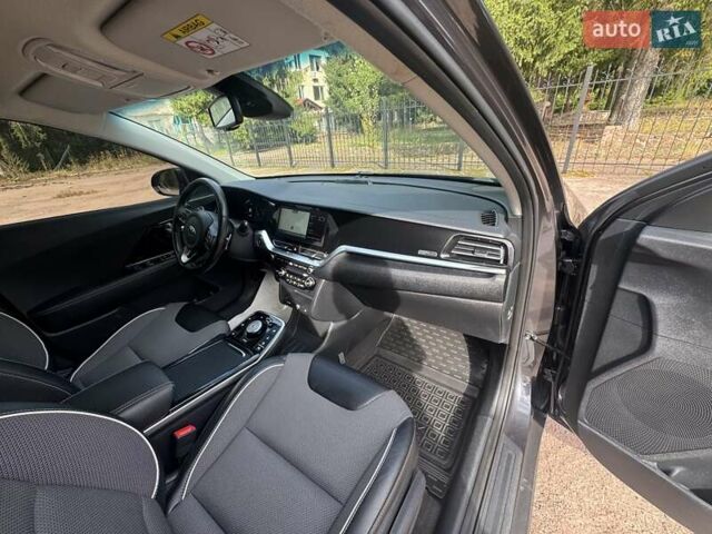 Сірий Кіа Niro, об'ємом двигуна 0 л та пробігом 99 тис. км за 18450 $, фото 57 на Automoto.ua