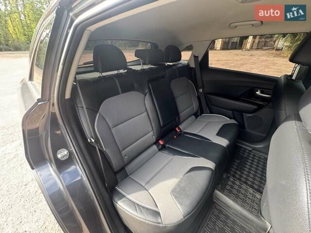 Сірий Кіа Niro, об'ємом двигуна 0 л та пробігом 99 тис. км за 18450 $, фото 54 на Automoto.ua