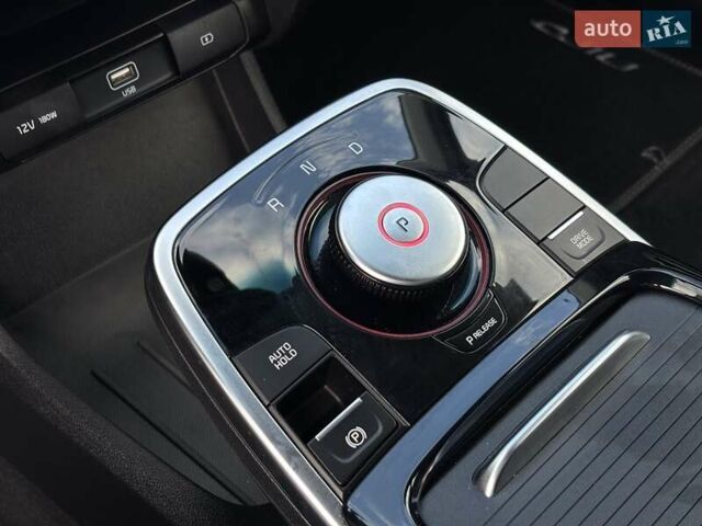 Серый Киа Niro, объемом двигателя 0 л и пробегом 52 тыс. км за 20750 $, фото 19 на Automoto.ua