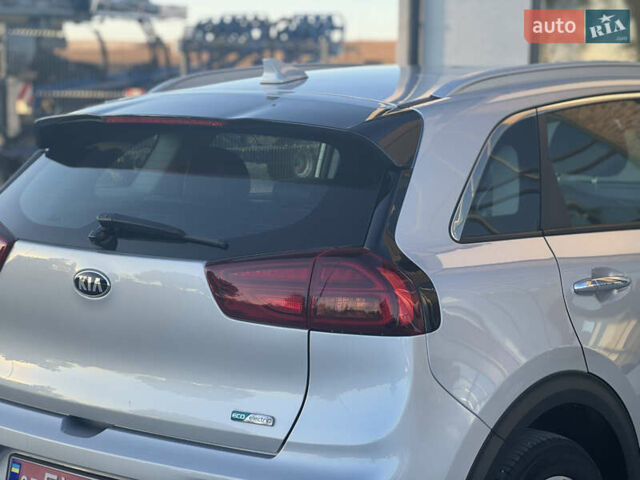 Серый Киа Niro, объемом двигателя 0 л и пробегом 139 тыс. км за 17999 $, фото 17 на Automoto.ua