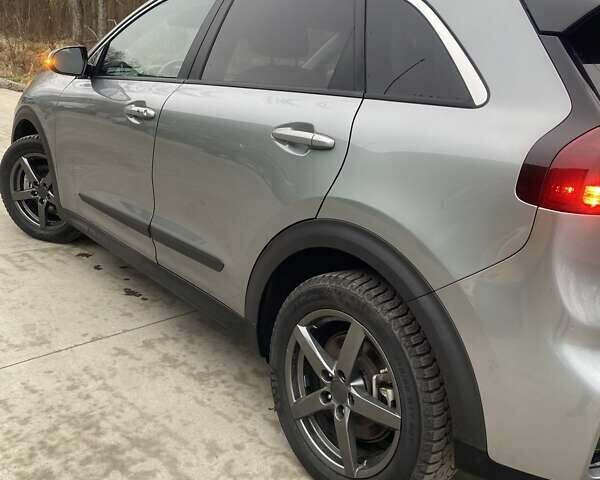 Серый Киа Niro, объемом двигателя 0 л и пробегом 54 тыс. км за 19999 $, фото 8 на Automoto.ua