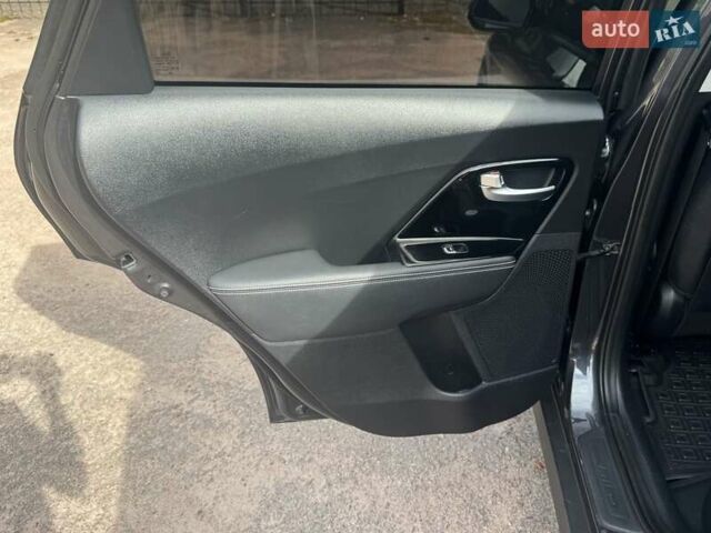 Сірий Кіа Niro, об'ємом двигуна 0 л та пробігом 99 тис. км за 18450 $, фото 50 на Automoto.ua