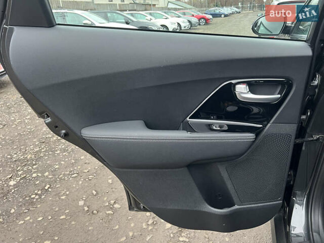 Серый Киа Niro, объемом двигателя 0 л и пробегом 107 тыс. км за 20903 $, фото 29 на Automoto.ua