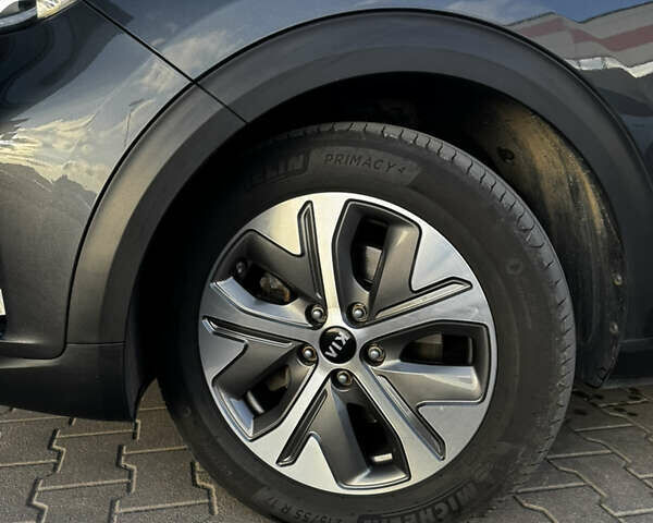 Серый Киа Niro, объемом двигателя 0 л и пробегом 86 тыс. км за 23400 $, фото 40 на Automoto.ua