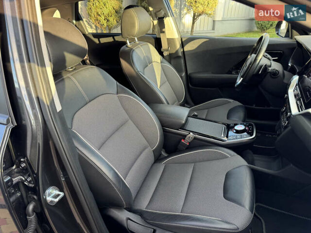 Серый Киа Niro, объемом двигателя 0 л и пробегом 117 тыс. км за 19300 $, фото 11 на Automoto.ua