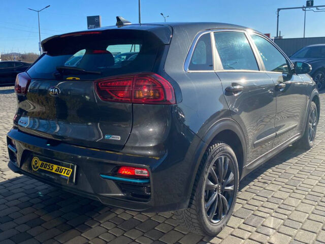 Сірий Кіа Niro, об'ємом двигуна 39 л та пробігом 27 тис. км за 17600 $, фото 4 на Automoto.ua