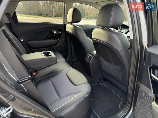 Сірий Кіа Niro, об'ємом двигуна 0 л та пробігом 88 тис. км за 21700 $, фото 31 на Automoto.ua