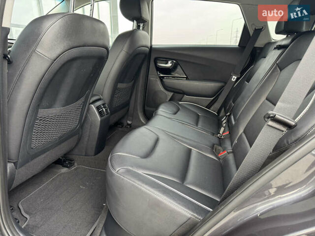 Серый Киа Niro, объемом двигателя 0 л и пробегом 147 тыс. км за 18450 $, фото 48 на Automoto.ua