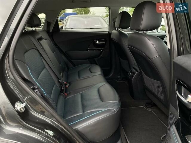 Сірий Кіа Niro, об'ємом двигуна 0 л та пробігом 86 тис. км за 23400 $, фото 75 на Automoto.ua