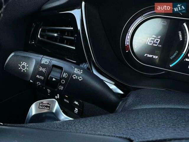 Сірий Кіа Niro, об'ємом двигуна 0 л та пробігом 37 тис. км за 23600 $, фото 47 на Automoto.ua