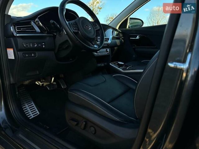 Серый Киа Niro, объемом двигателя 0 л и пробегом 54 тыс. км за 23900 $, фото 35 на Automoto.ua