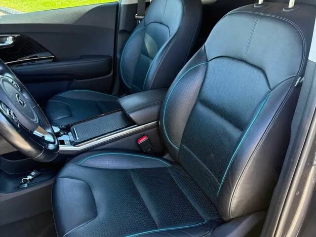 Сірий Кіа Niro, об'ємом двигуна 0 л та пробігом 33 тис. км за 11000 $, фото 6 на Automoto.ua