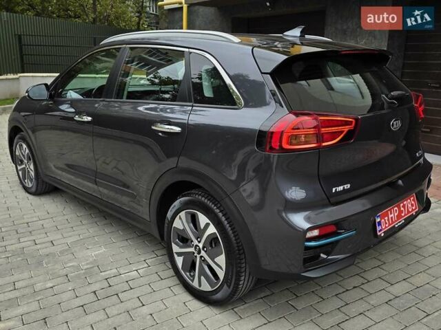 Серый Киа Niro, объемом двигателя 0 л и пробегом 142 тыс. км за 17999 $, фото 6 на Automoto.ua