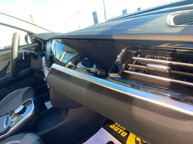 Сірий Кіа Niro, об'ємом двигуна 39 л та пробігом 27 тис. км за 17600 $, фото 18 на Automoto.ua