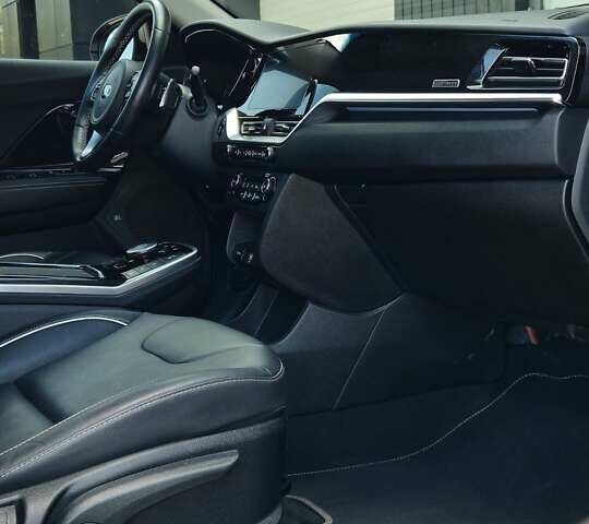 Серый Киа Niro, объемом двигателя 0 л и пробегом 32 тыс. км за 23500 $, фото 43 на Automoto.ua