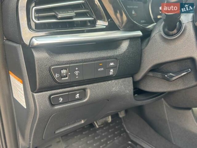 Сірий Кіа Niro, об'ємом двигуна 0 л та пробігом 99 тис. км за 18450 $, фото 44 на Automoto.ua