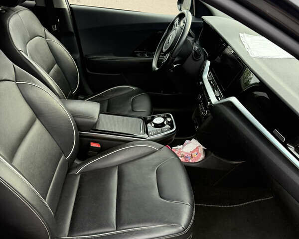 Серый Киа Niro, объемом двигателя 0 л и пробегом 77 тыс. км за 20990 $, фото 10 на Automoto.ua
