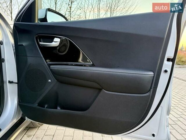 Киа Niro 2021 в Бердичеве на Automoto.ua Серый Киа Niro, объемом двигателя 0 л и пробегом 70 тыс. км за 21350 $, фото 72 на Automoto.ua