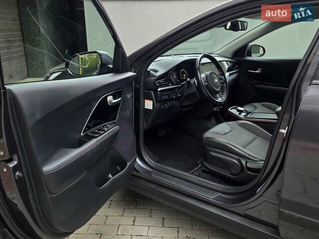 Серый Киа Niro, объемом двигателя 0 л и пробегом 153 тыс. км за 17950 $, фото 19 на Automoto.ua