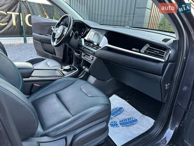 Серый Киа Niro, объемом двигателя 0 л и пробегом 55 тыс. км за 18899 $, фото 52 на Automoto.ua