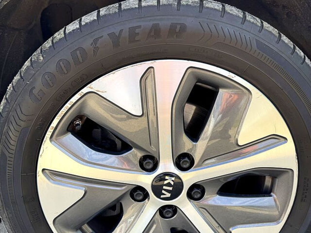 Серый Киа Niro, объемом двигателя 0.15 л и пробегом 258 тыс. км за 18450 $, фото 7 на Automoto.ua