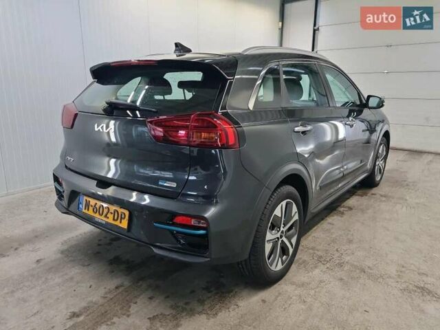 Сірий Кіа Niro, об'ємом двигуна 0 л та пробігом 111 тис. км за 19999 $, фото 3 на Automoto.ua