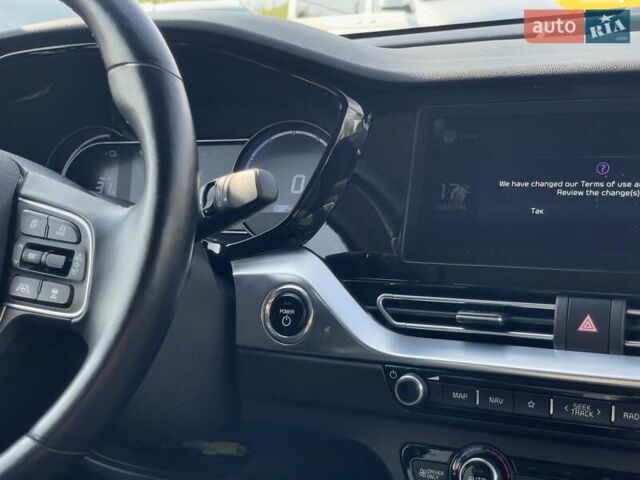 Серый Киа Niro, объемом двигателя 0 л и пробегом 88 тыс. км за 22250 $, фото 7 на Automoto.ua