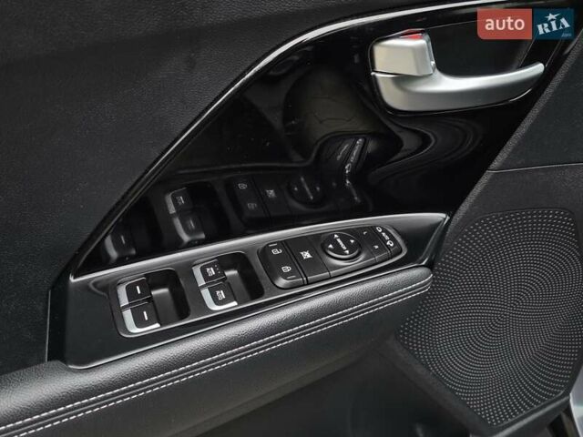 Серый Киа Niro, объемом двигателя 0 л и пробегом 142 тыс. км за 17999 $, фото 21 на Automoto.ua
